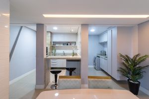 Image 21 - 922750