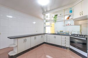 Image 19 - 922752