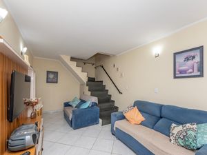Image 1 - 922782