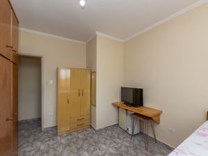 Image 11 - 922782