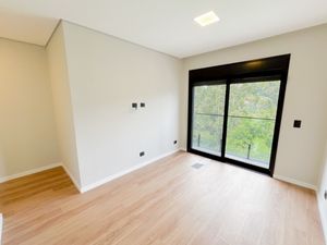 Image 19 - 922792