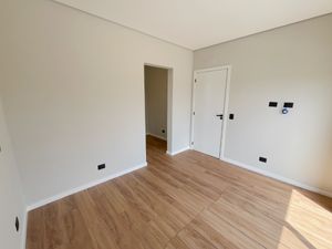 Image 4 - 922792