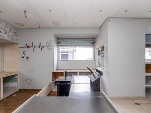 Image 4 - 922800