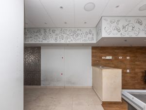 Image 7 - 922800