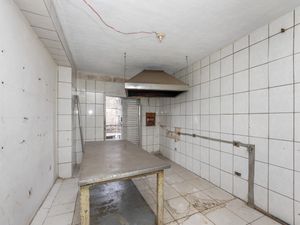 Image 23 - 922800