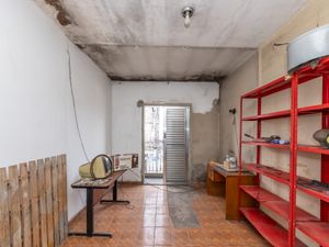 Image 18 - 922800