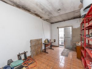 Image 17 - 922800