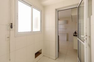 Image 19 - 922805