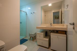 Image 3 - 922830