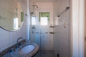 Image 4 - 922830