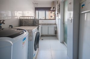 Image 9 - 922830