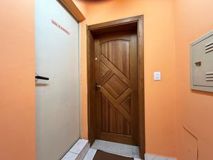 Image 9 - 922841