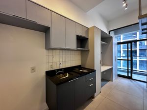 Image 8 - 922843