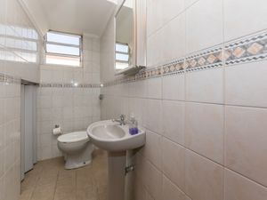 Image 21 - 922847