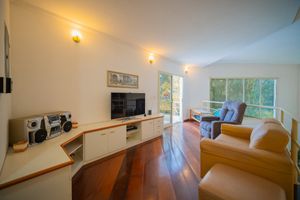 Image 33 - 922849