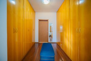 Image 37 - 922849