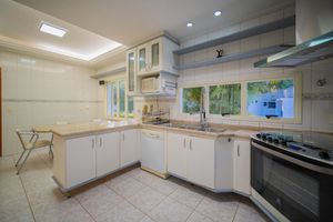 Image 29 - 922849