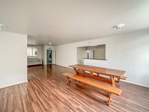 Image 22 - 922852