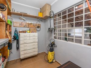 Image 39 - 922857