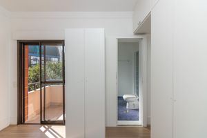 Image 22 - 922859