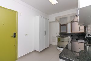 Image 12 - 922859