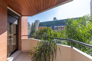 Image 7 - 922859
