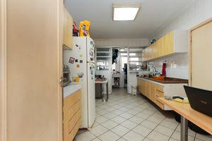 Image 8 - 922887