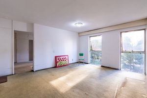 Image 1 - 922893