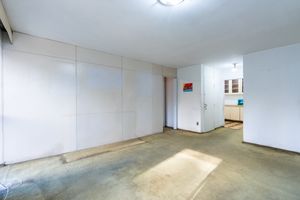 Image 4 - 922893