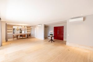 Image 16 - 922898
