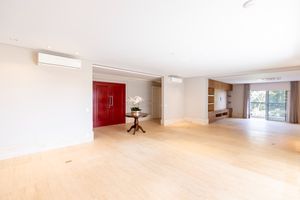 Image 18 - 922898