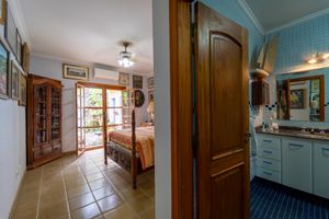 Image 38 - 922910