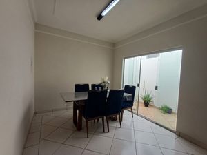 Image 7 - 922912