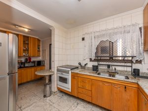Image 13 - 922916