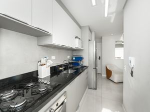 Image 8 - 922930