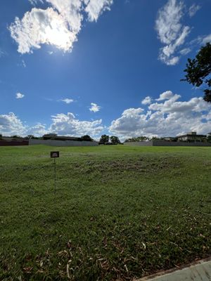 Image 2 - 922933