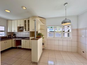 Image 10 - 922947