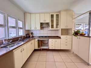 Image 12 - 922947