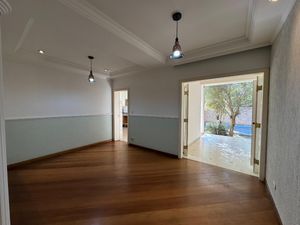 Image 13 - 922947