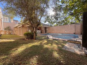 Image 33 - 922947