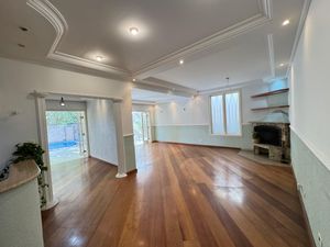 Image 14 - 922947