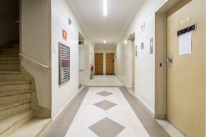 Image 17 - 922954