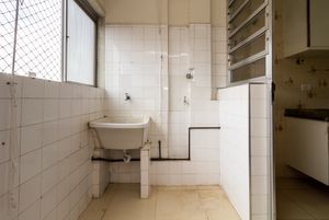Image 8 - 922954