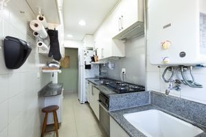Image 19 - 922956