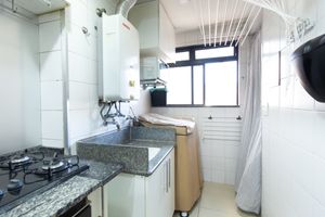Image 21 - 922956