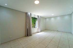 Image 4 - 922957