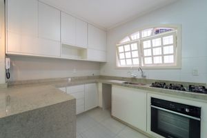 Image 7 - 922957