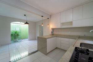 Image 8 - 922957