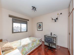 Image 22 - 922960