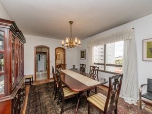 Image 8 - 922960